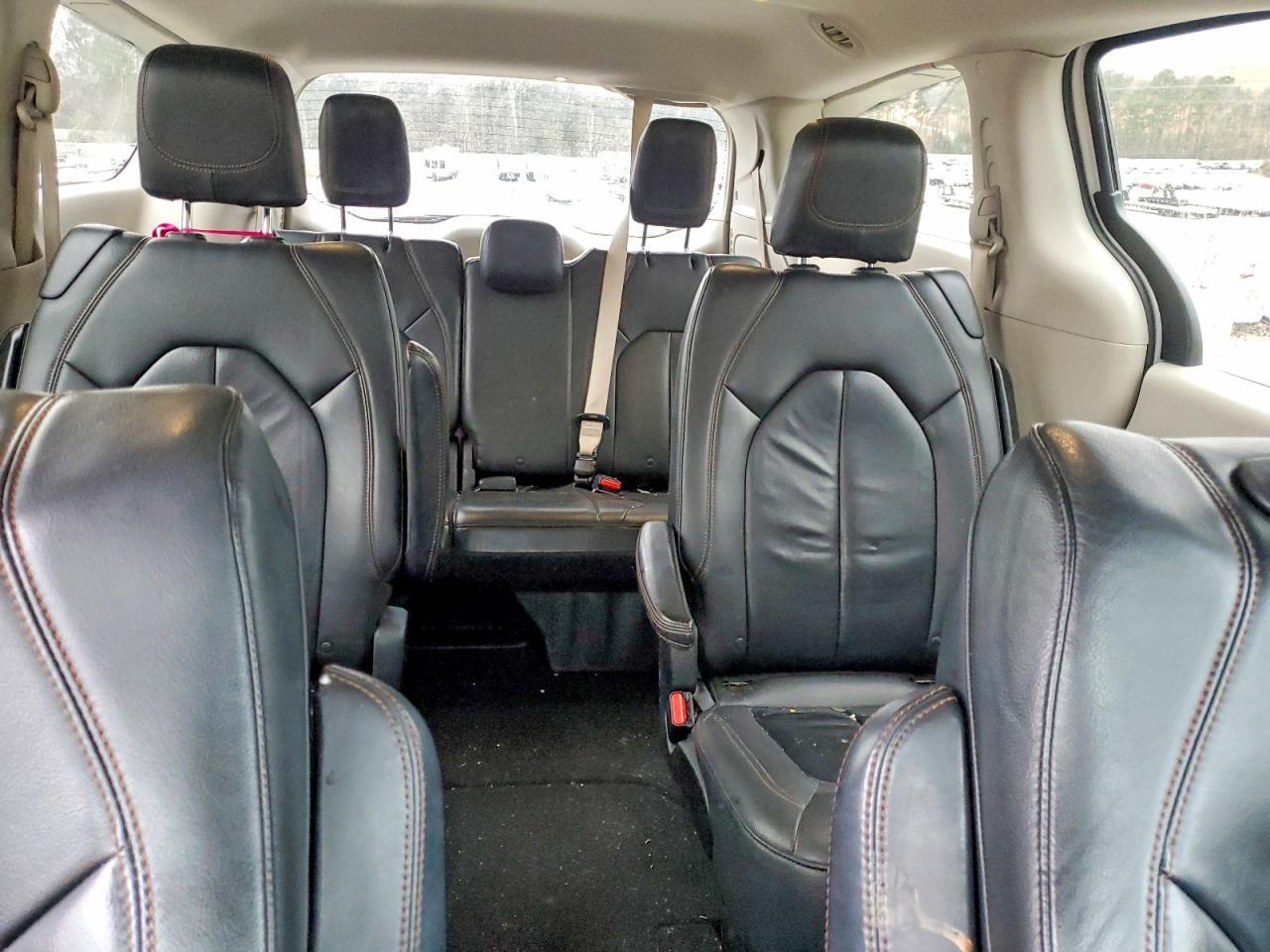 2017 Chrysler Pacifica Touring l