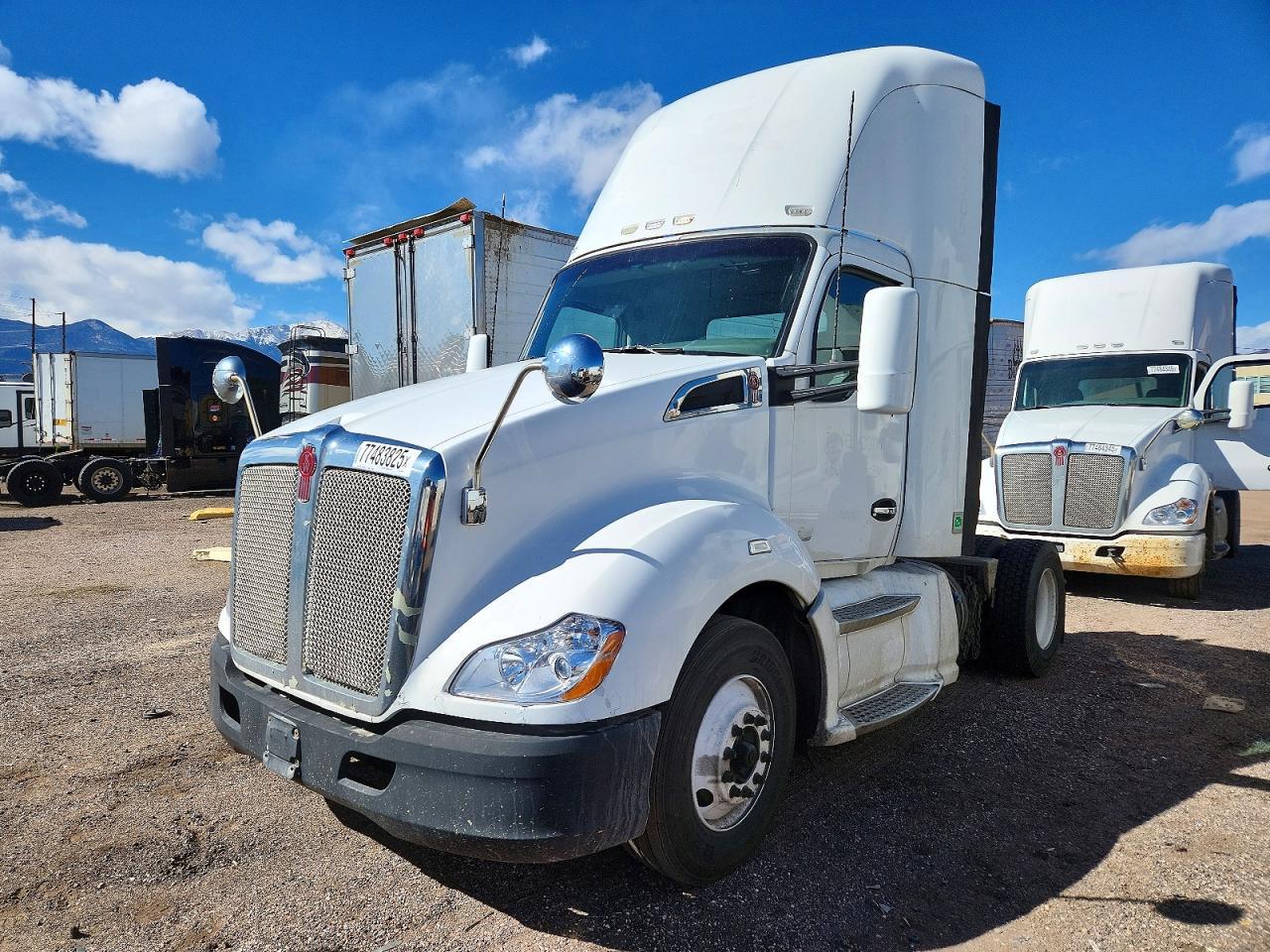 2014 Kenworth T680 Semi Truck