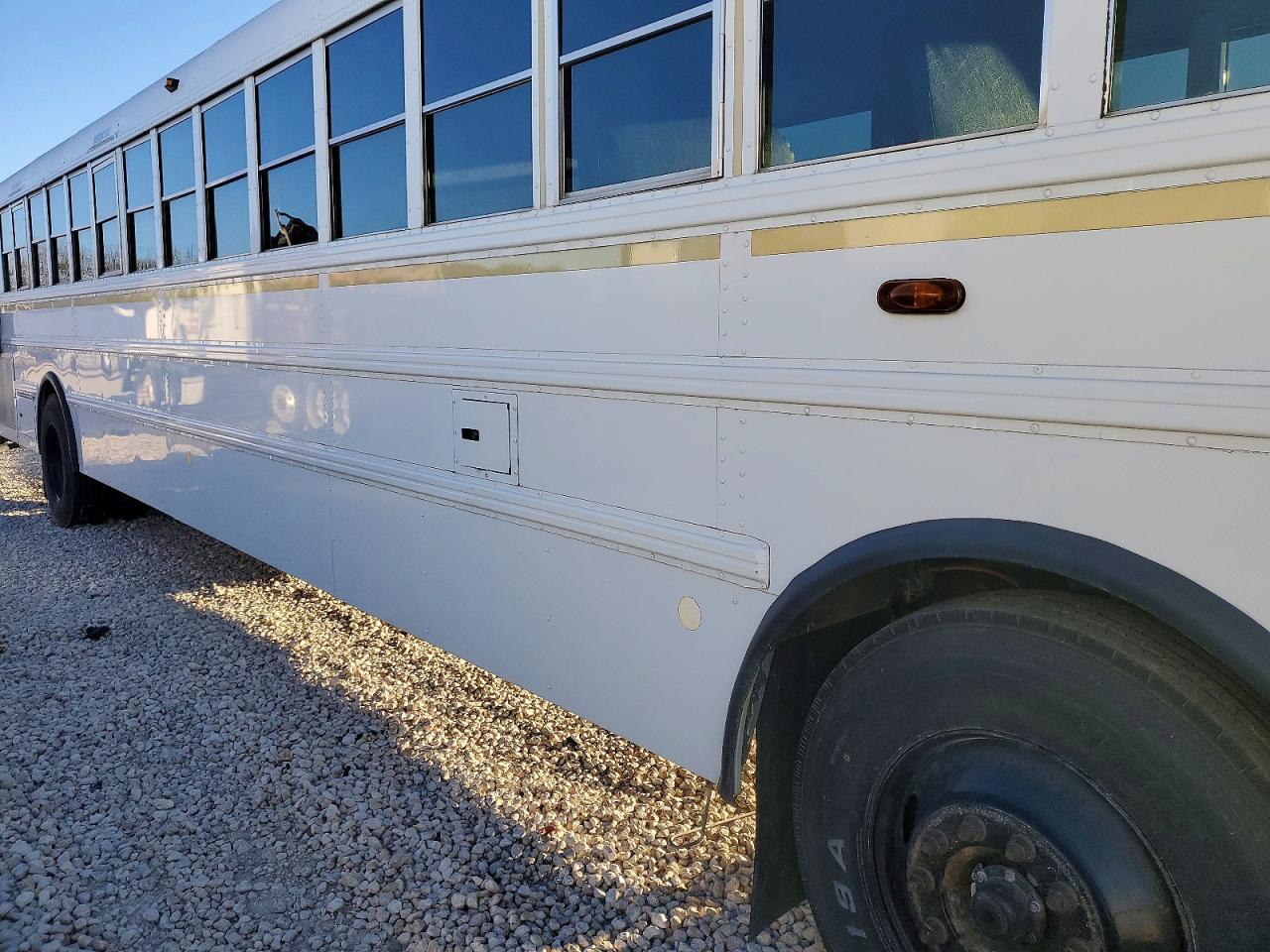 2016 Ic Corporation 3000 RE 7.6L V-6 Diesel