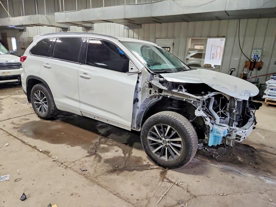 2017 Toyota Highlander se