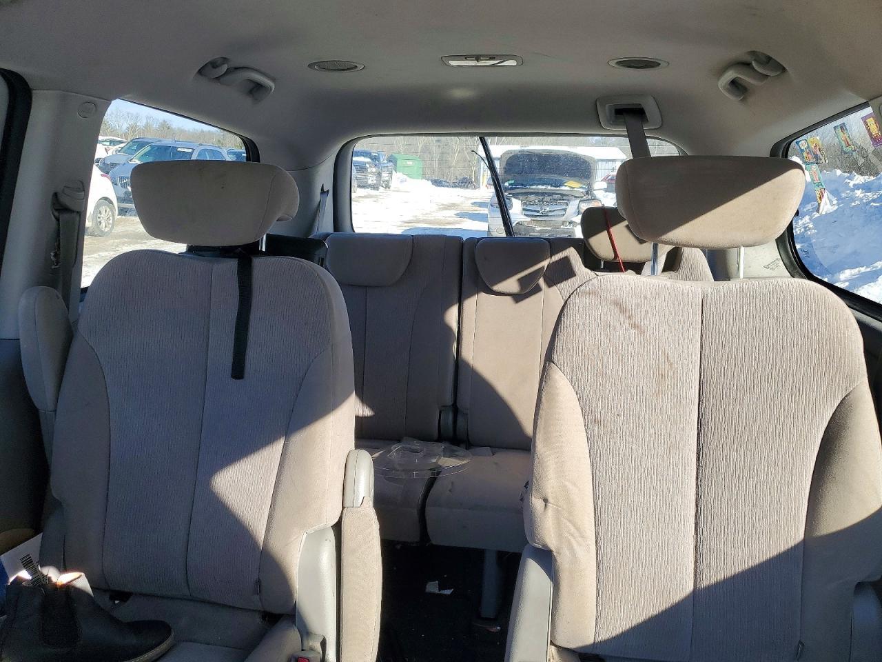 2010 KIA Sedona lx