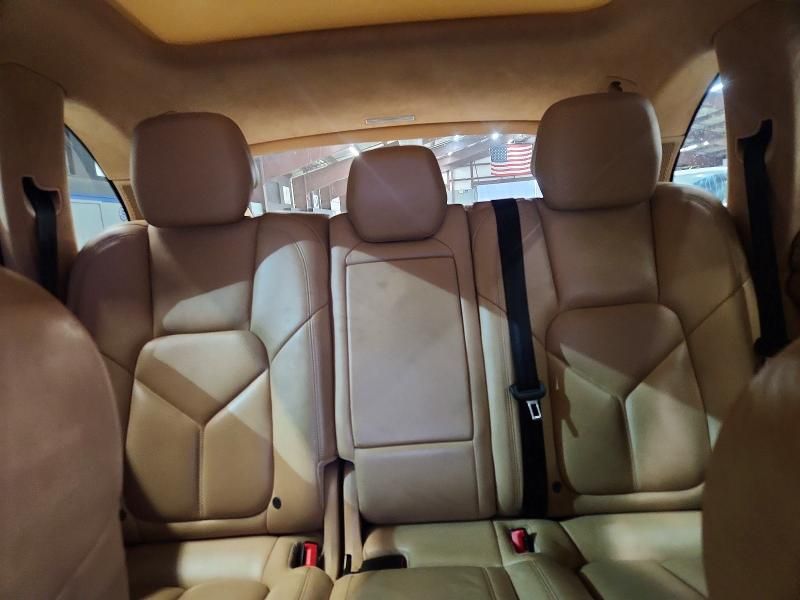 2016 Porsche Cayenne gts