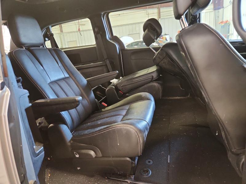 2014 Chrysler Town & Country s