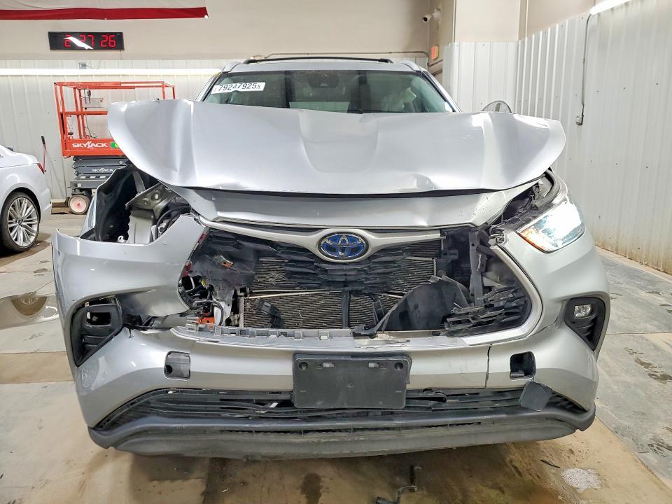 2022 Toyota Highlander Hybrid xle