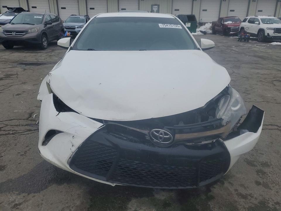 2016 Toyota Camry le