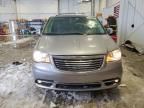 2014 Chrysler Town & Country Touring l