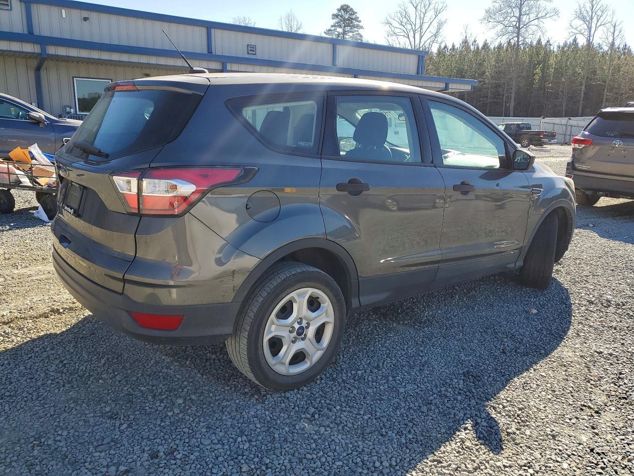 2017 Ford Escape s