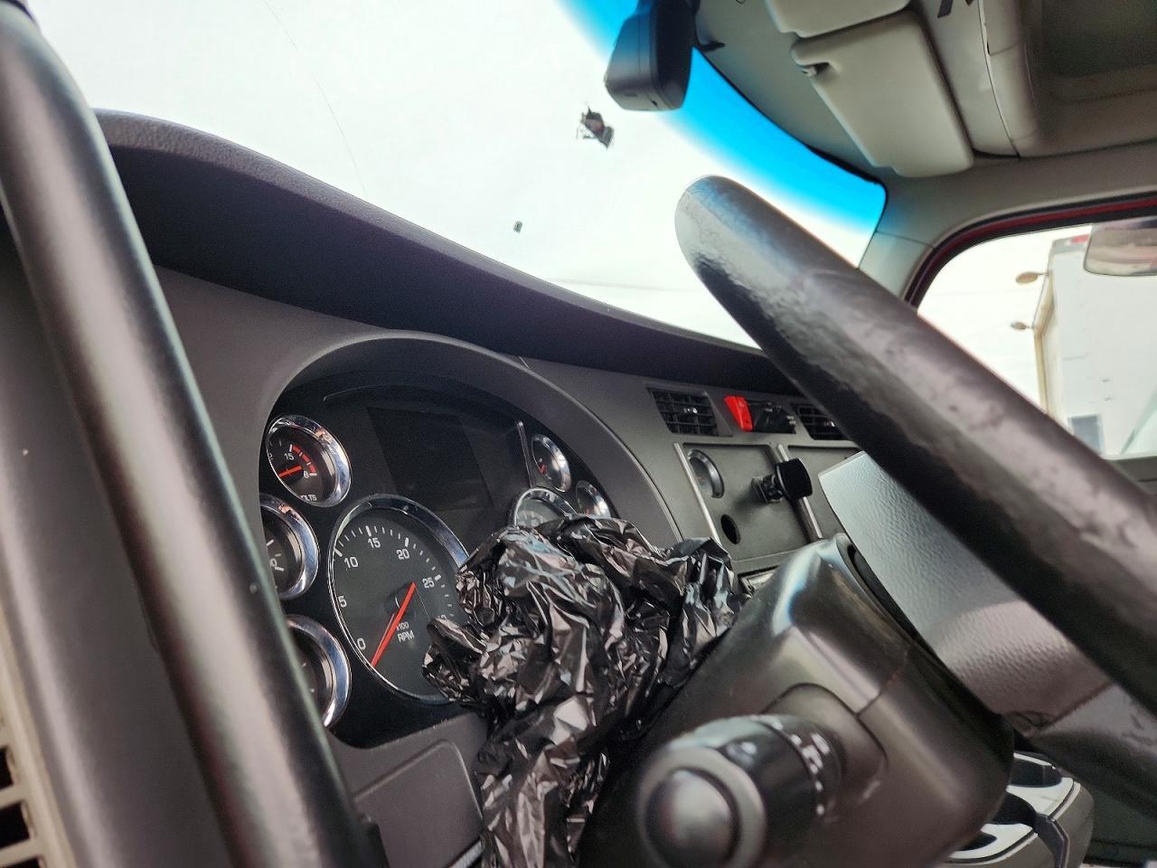 2020 Kenworth T680 Semi Truck