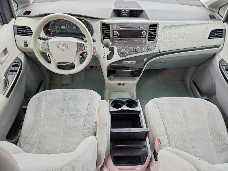 2011 Toyota Sienna le 7-passenger