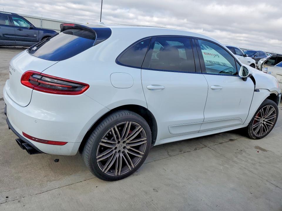 2016 Porsche Macan Turbo