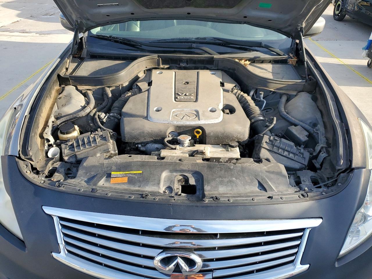 2015 Infinity Q40