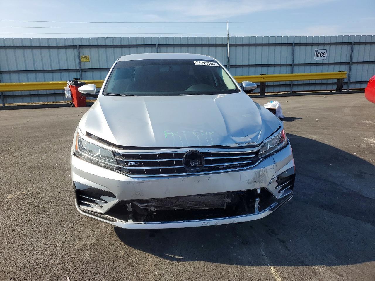 2017 Volkswagen Passat R-line