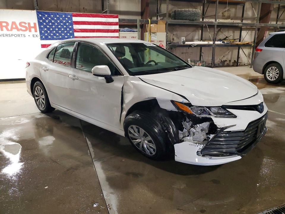 2023 Toyota Camry Hybrid le