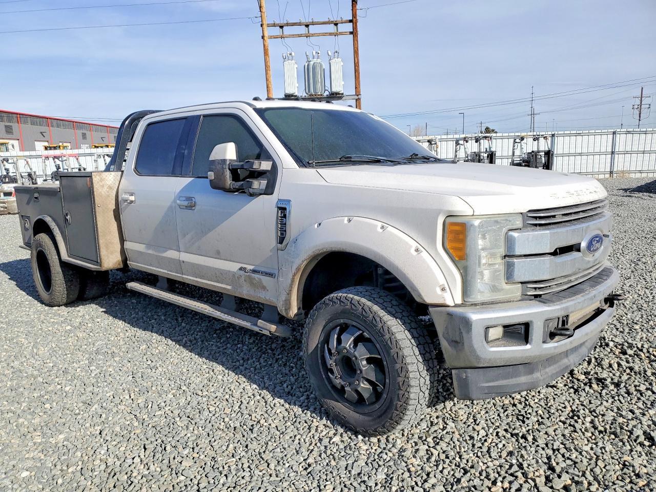 2017 Ford F350 Super Duty Flatbed Truck