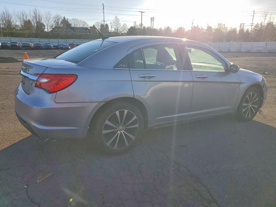 2013 Chrysler 200 Touring