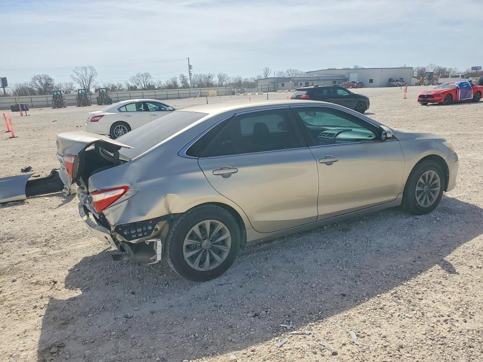2015 Toyota Camry le