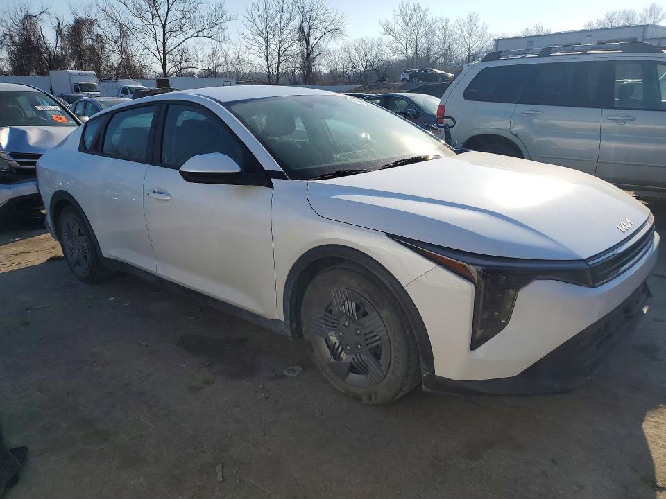 2025 KIA K4 lx