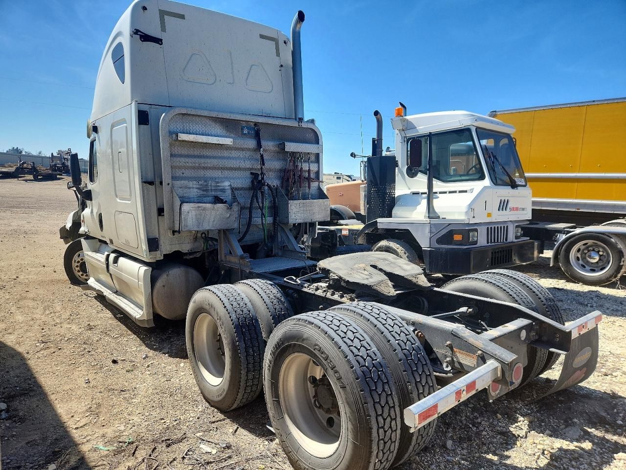 2011 Freightliner Cascadia Semi Truck