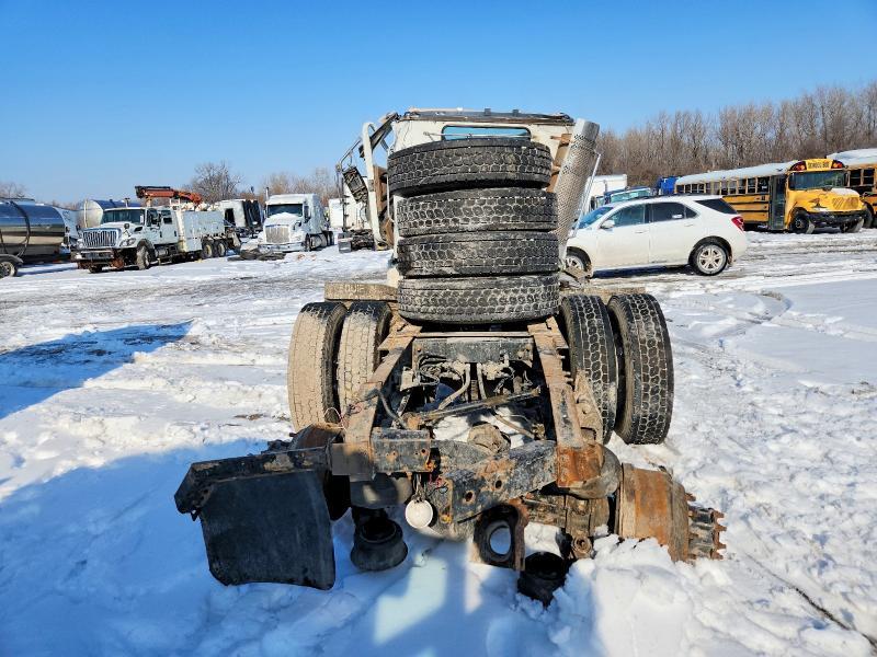 2005 International 9200i Semi Truck