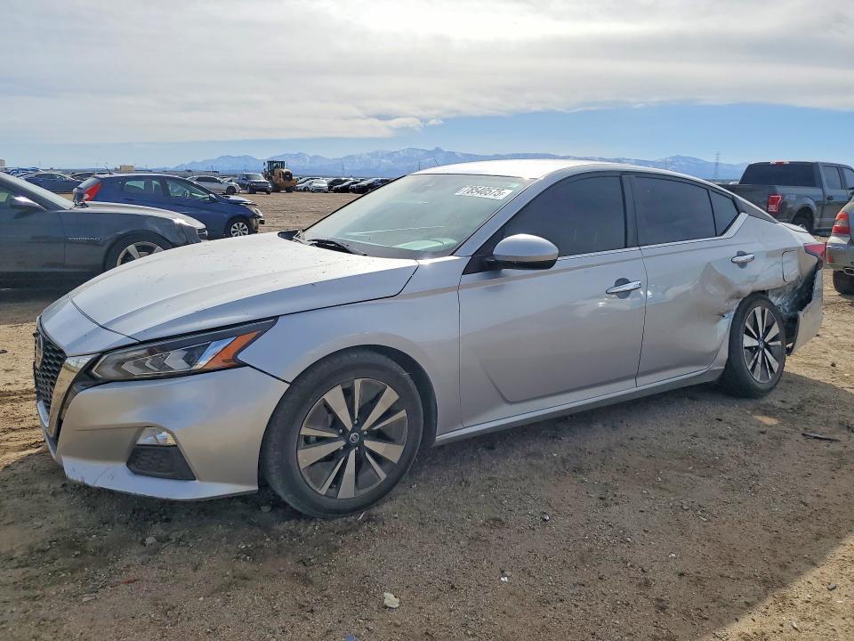 2021 Niss Altima 2.5 sv