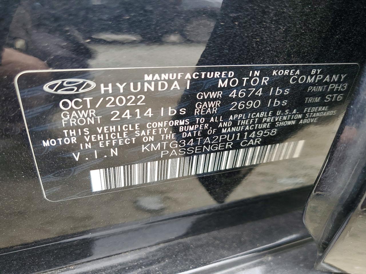 2023 Genesis G70 Base