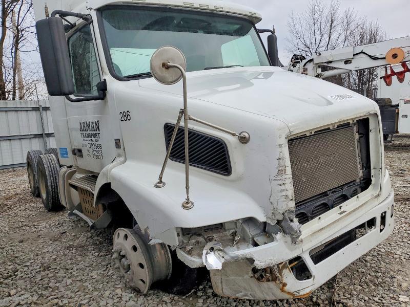 2011 Volvo Vnm Semi Truck