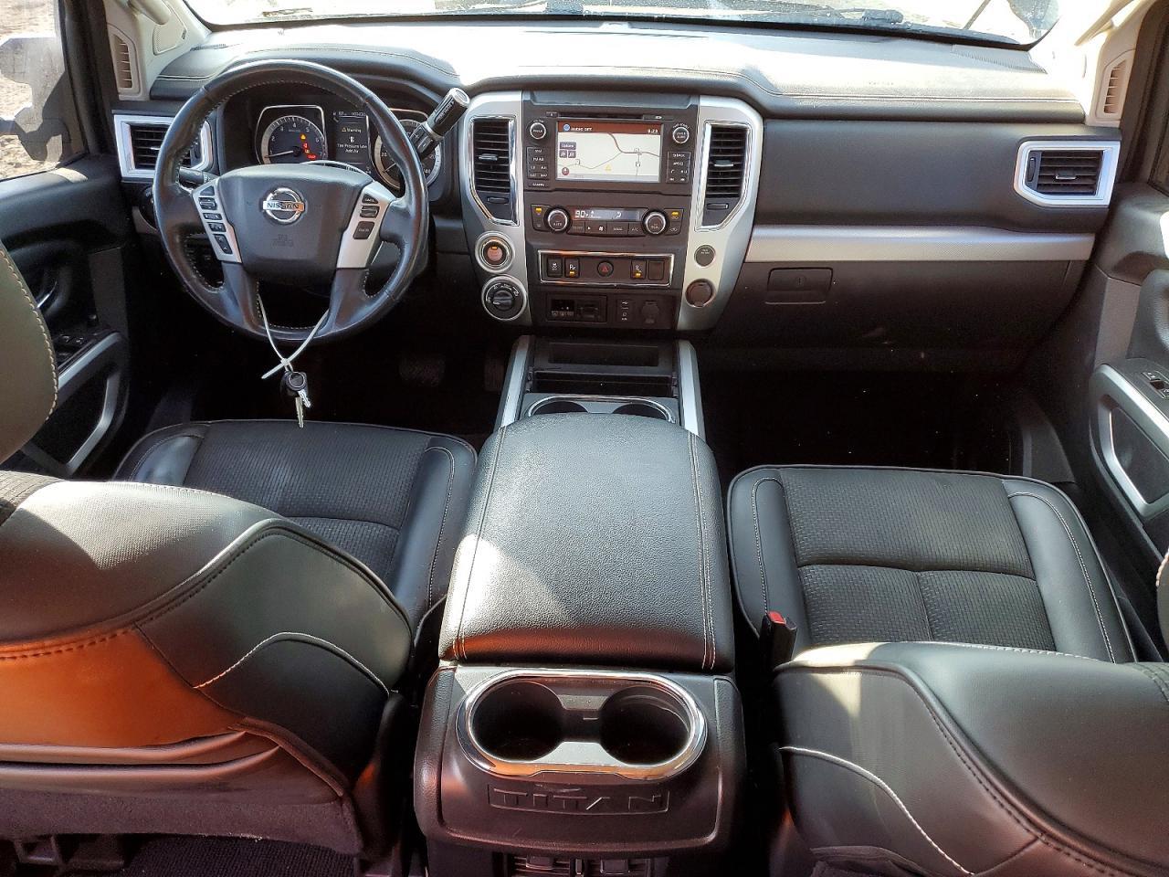 2017 Nissan Titan sv