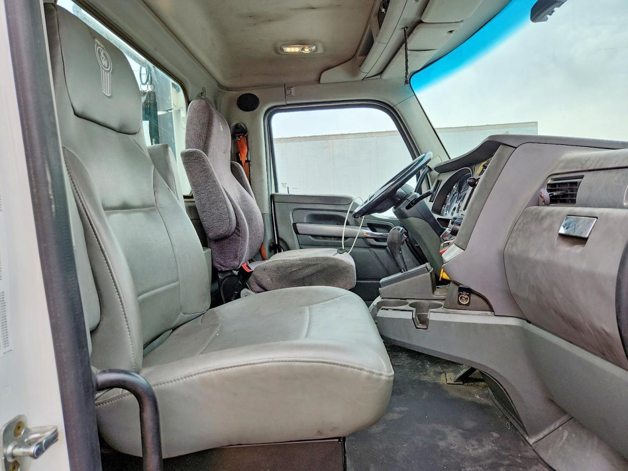 2016 Kenworth T680 Semi Truck