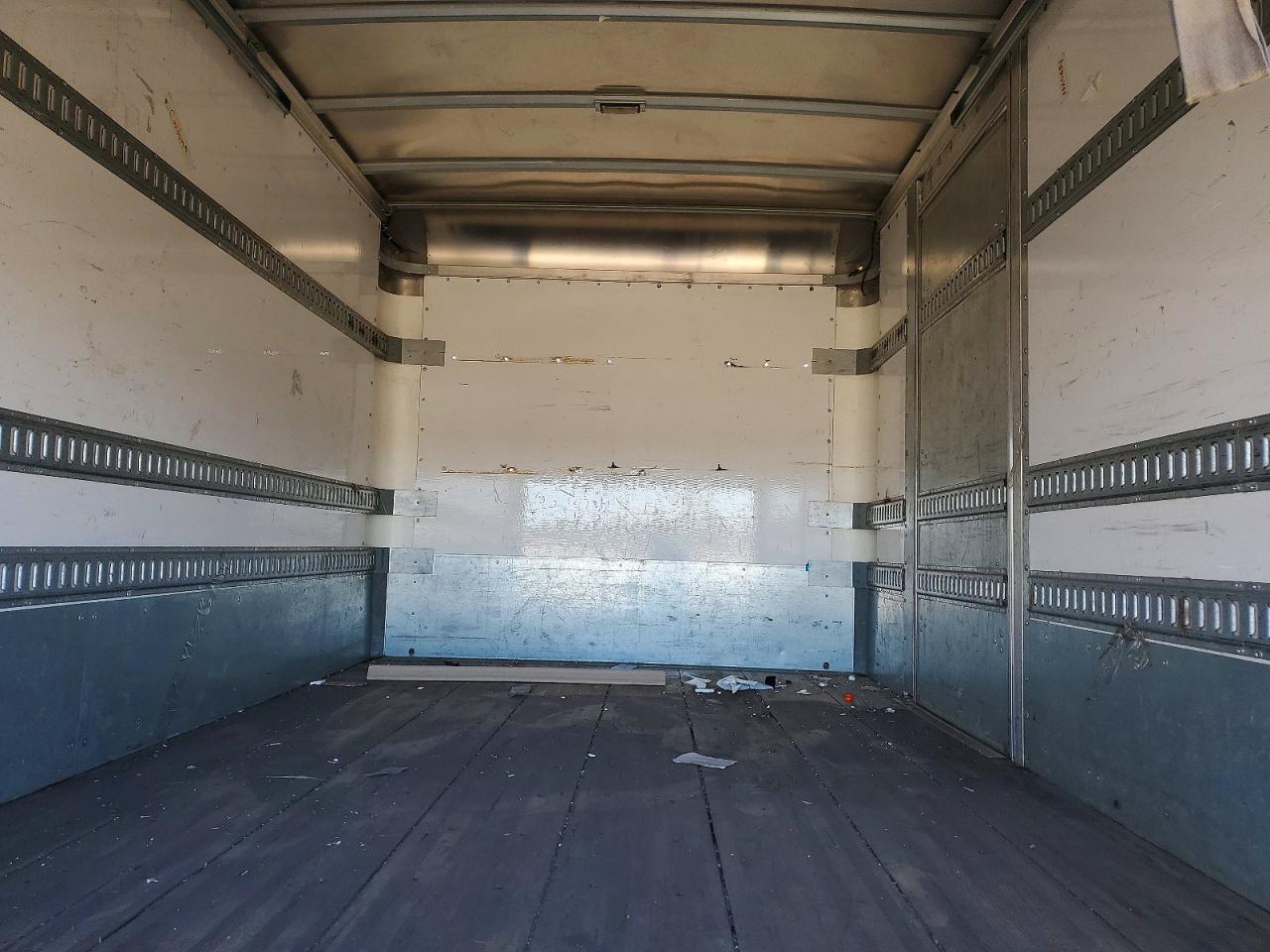 2013 Isuzu NPR HD BOX Truck