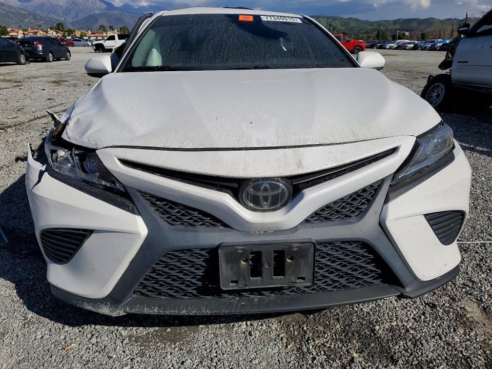 2020 Toyota Camry se
