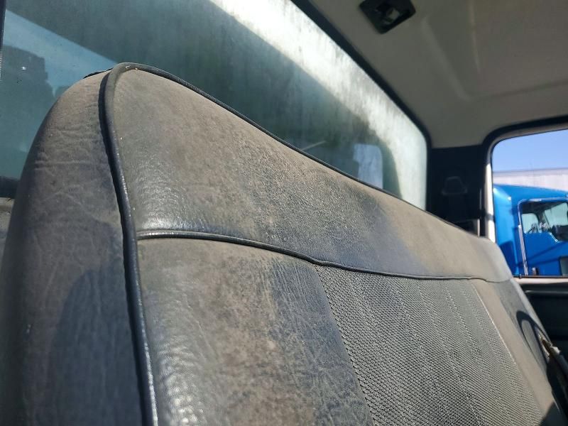 1998 Ford F800 BOX Truck