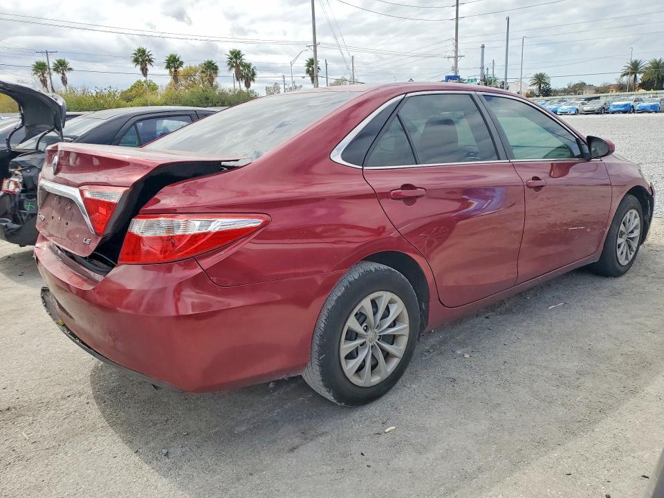 2016 Toyota Camry le