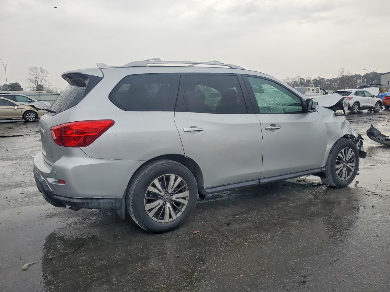 2020 Nissan Pathfinder sv