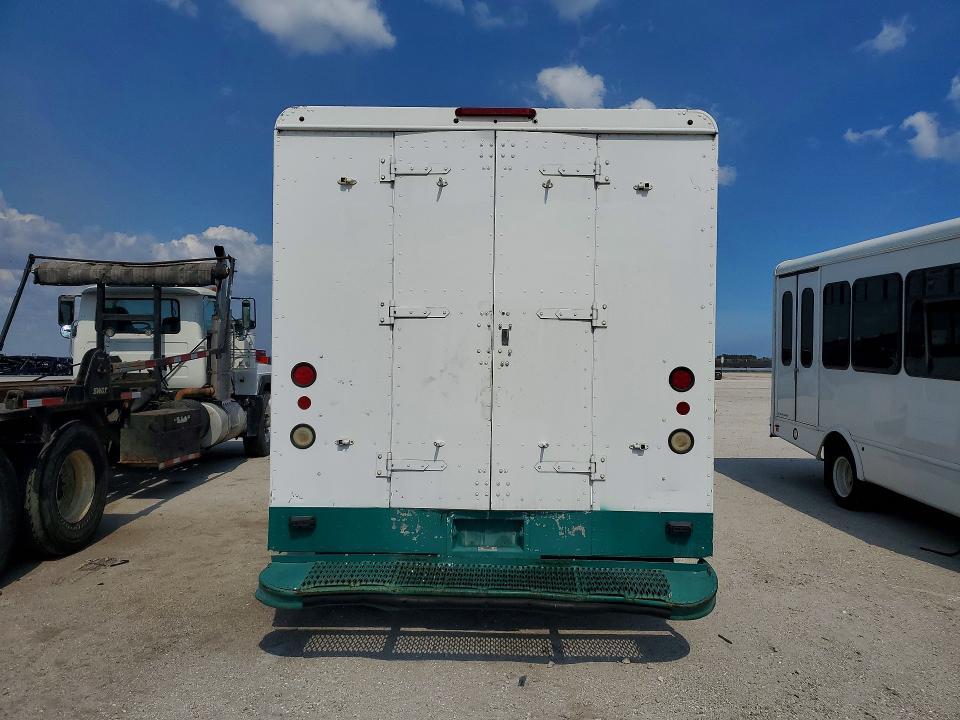 2009 Workhorse Custom Chassis W42 Delivery Truck