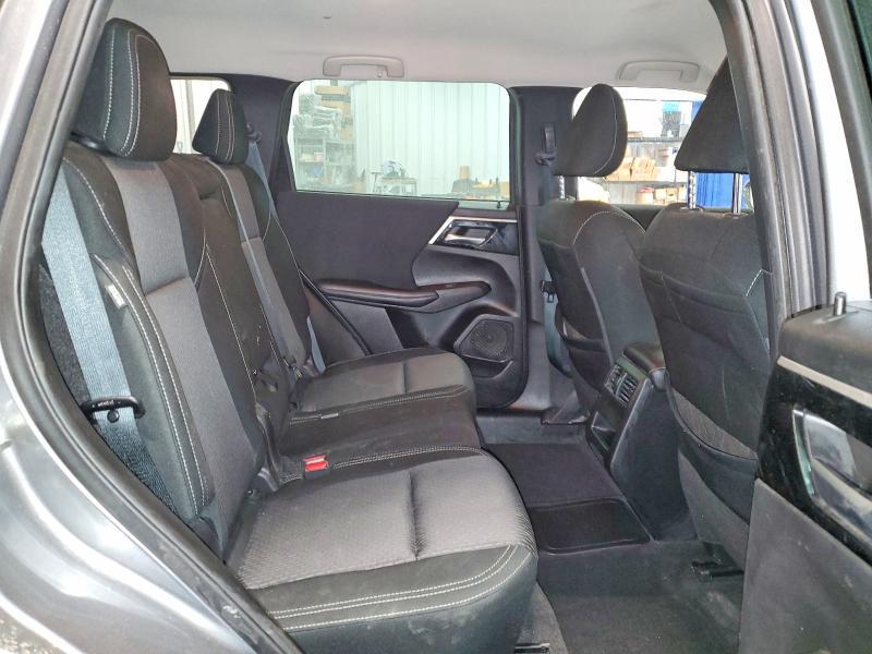 2023 Mitsubishi Outlander es