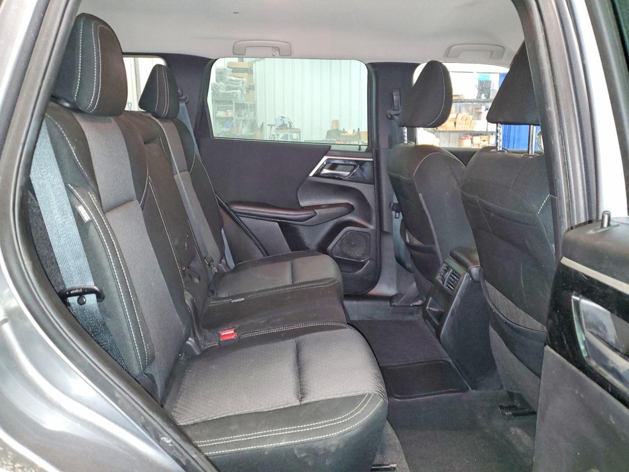 2023 Mitsubishi Outlander es