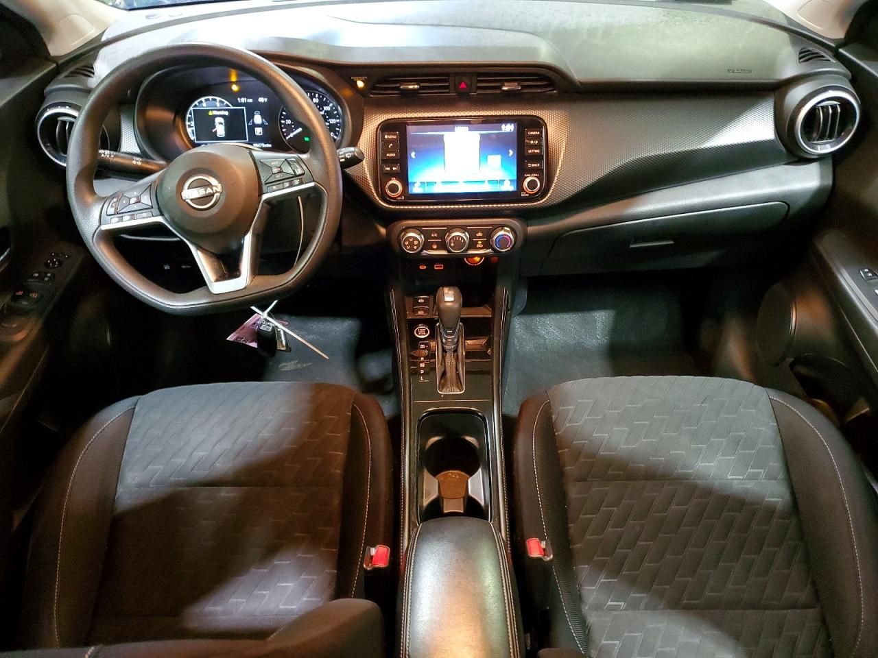 2023 Nissan Kicks sv