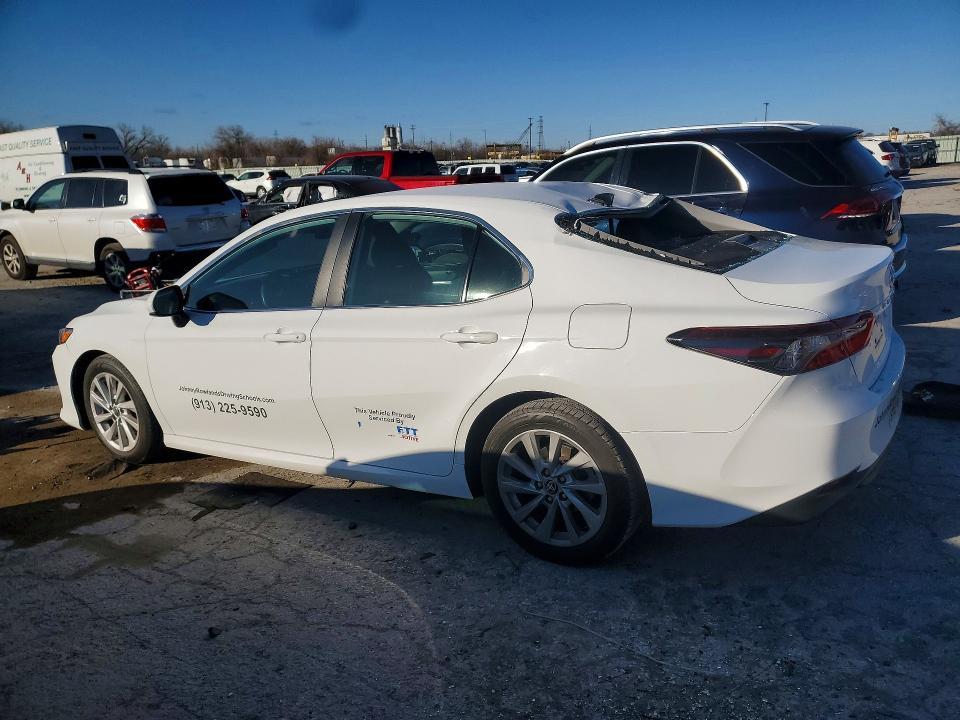 2021 Toyota Camry le