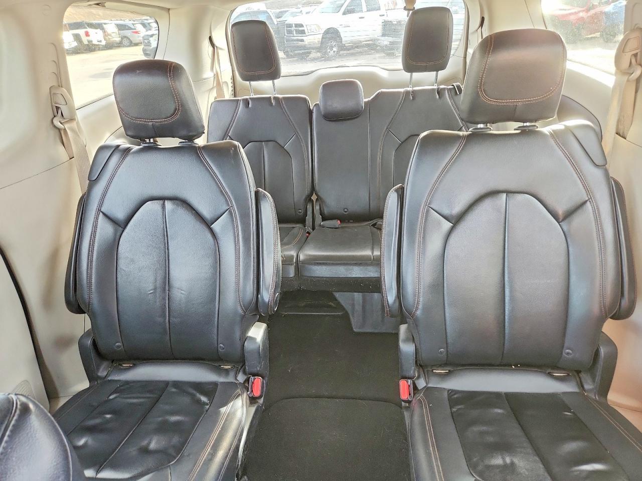 2017 Chrysler Pacifica Touring l
