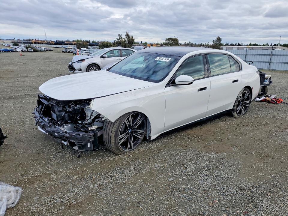 2025 BMW 760 xi