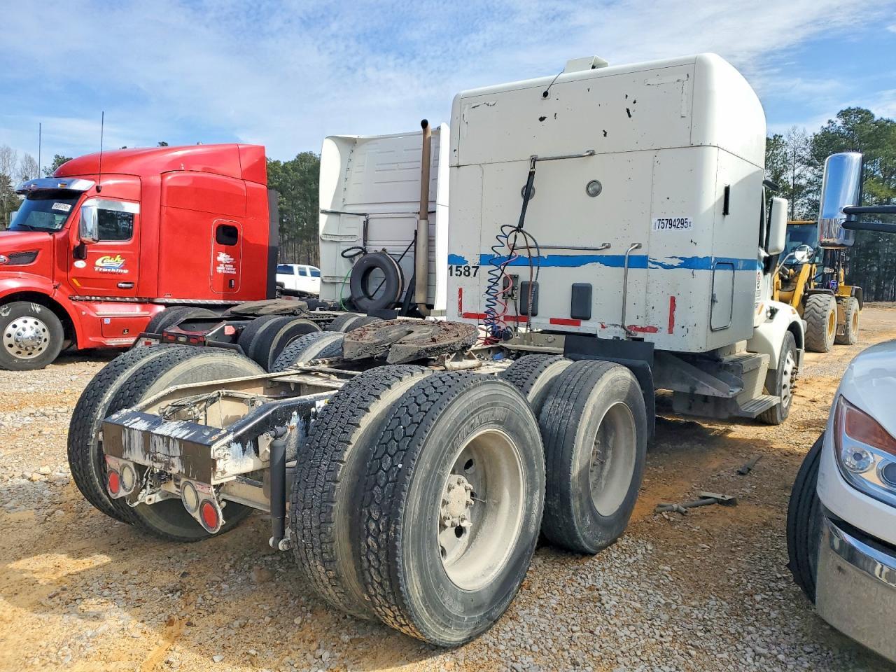 2015 Pntw 567-Semi Truck