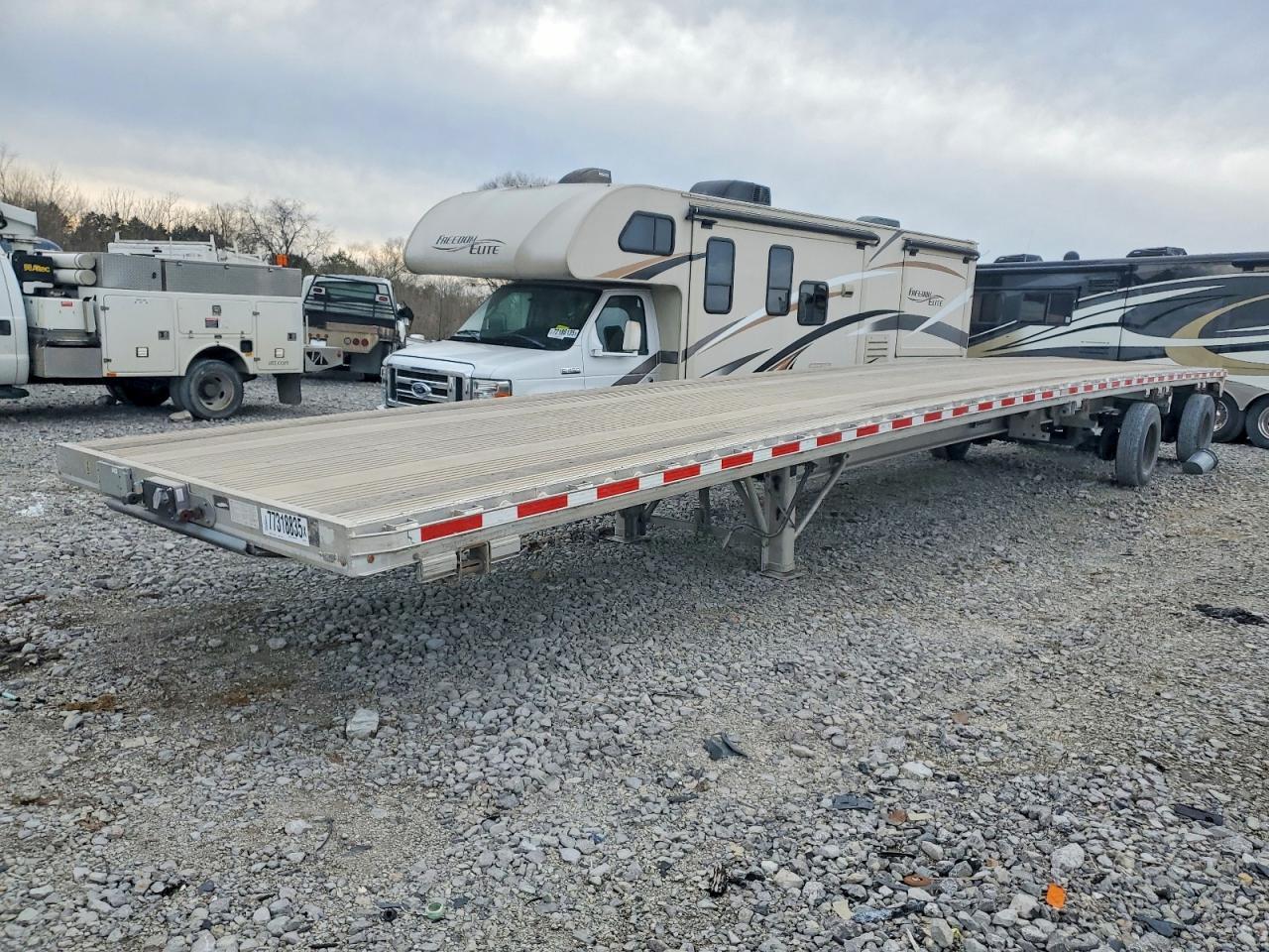 2020 East Manufacturing Trailer