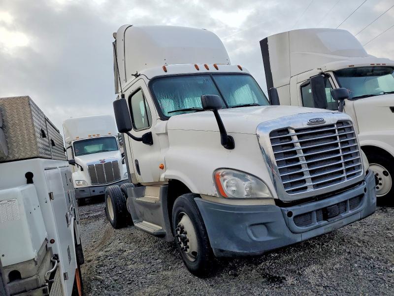 2016 Freightliner Cascadia 125 Semi Truck