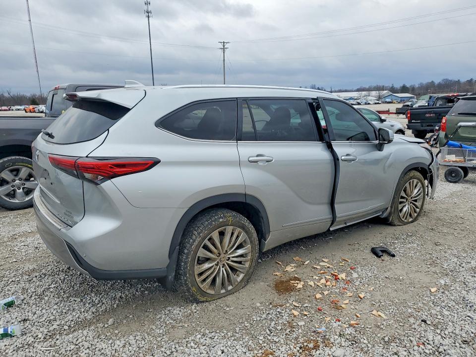 2022 Toyota Highlander Platinum
