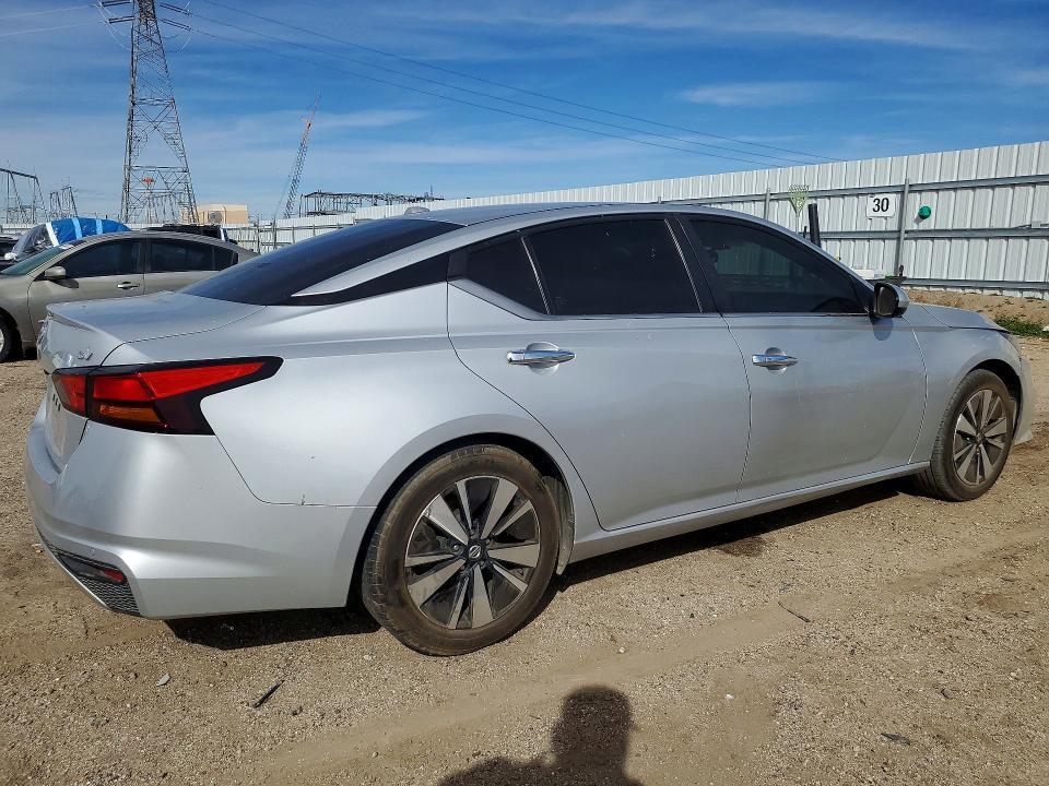 2021 Niss Altima 2.5 sv