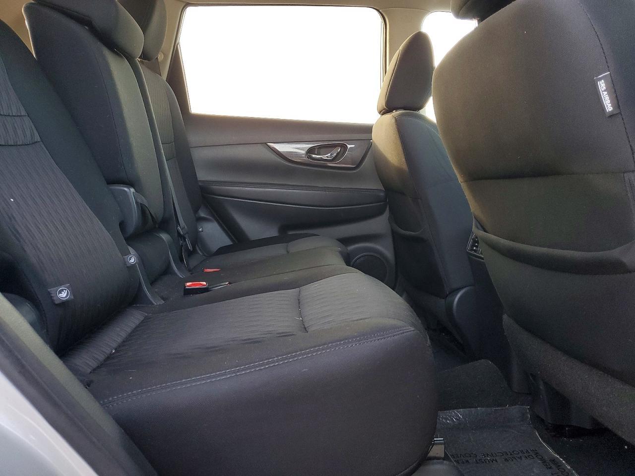 2017 Nissan Rogue sv