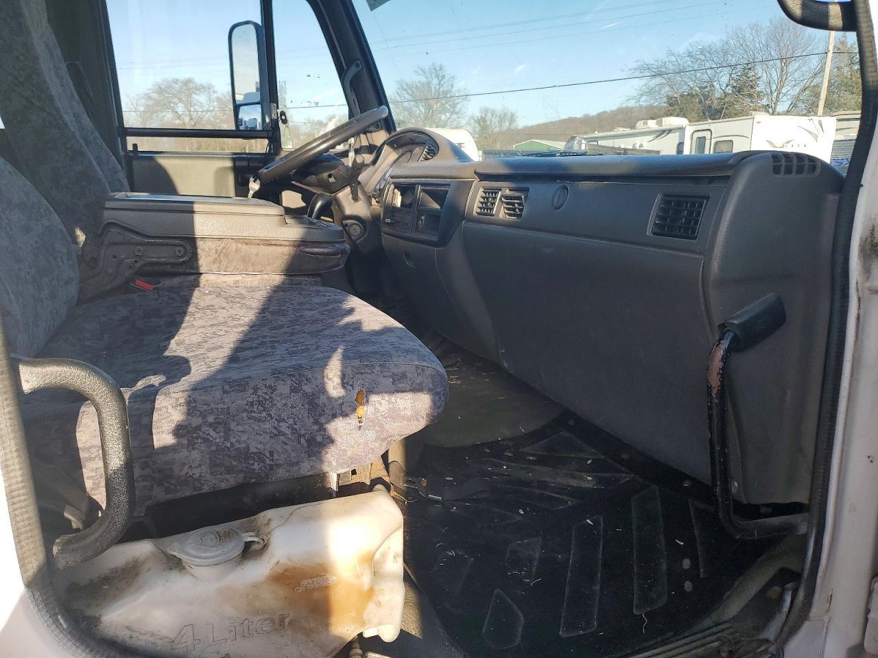 2007 Nissan Diesel UD2600 BOX Truck