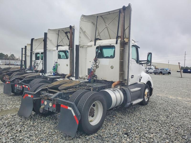 2016 Kenworth T680 Semi Truck