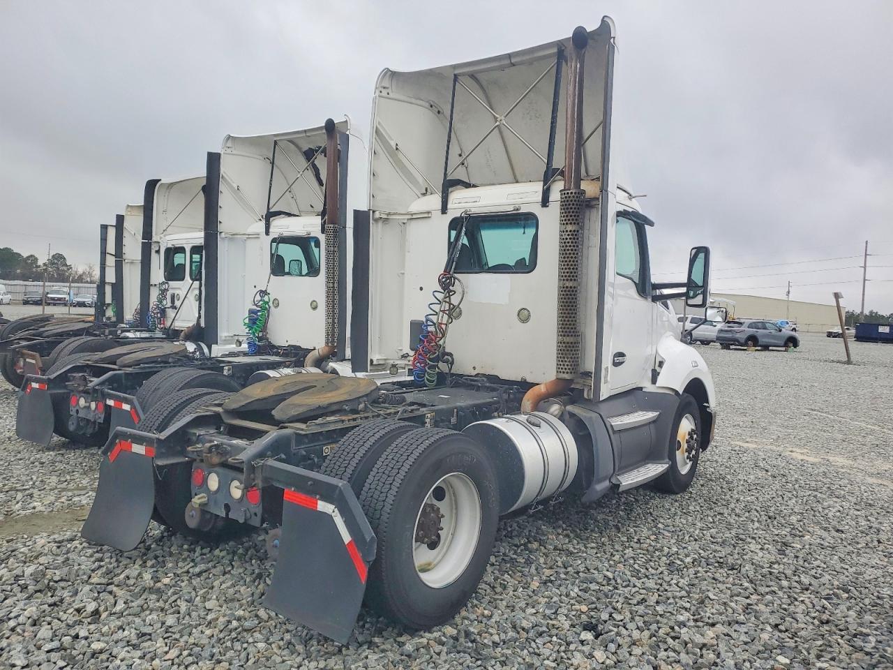 2016 Kenworth T680 Semi Truck