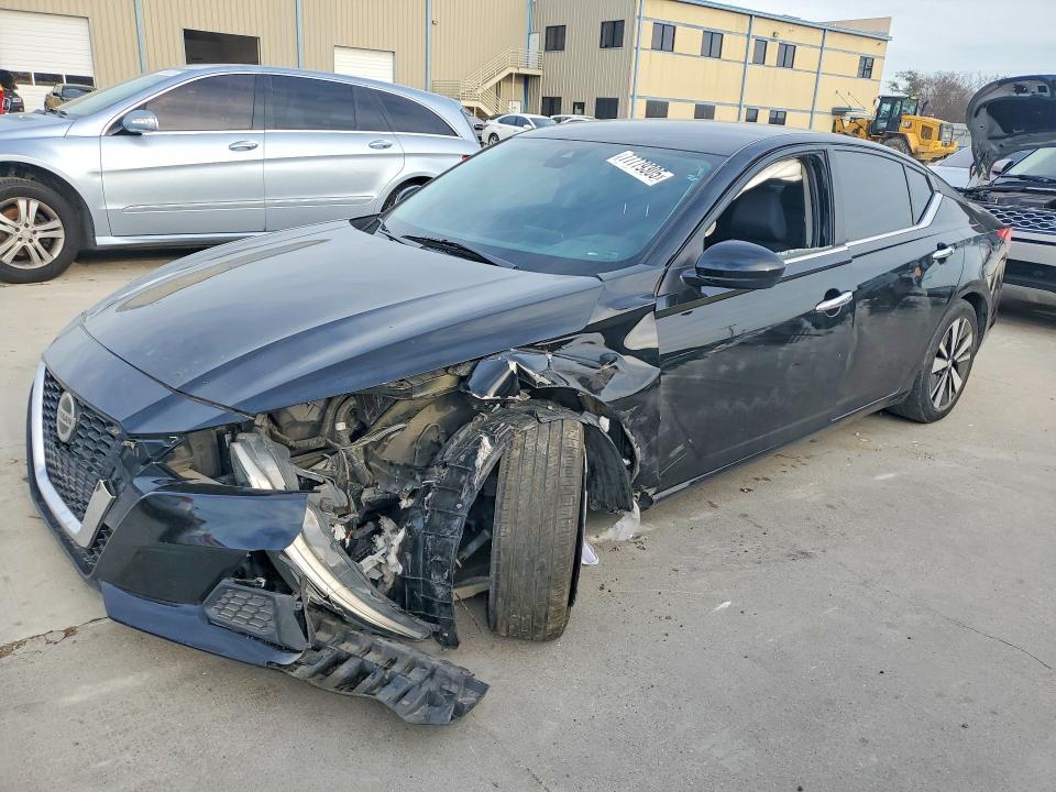 2021 Niss Altima 2.5 sv